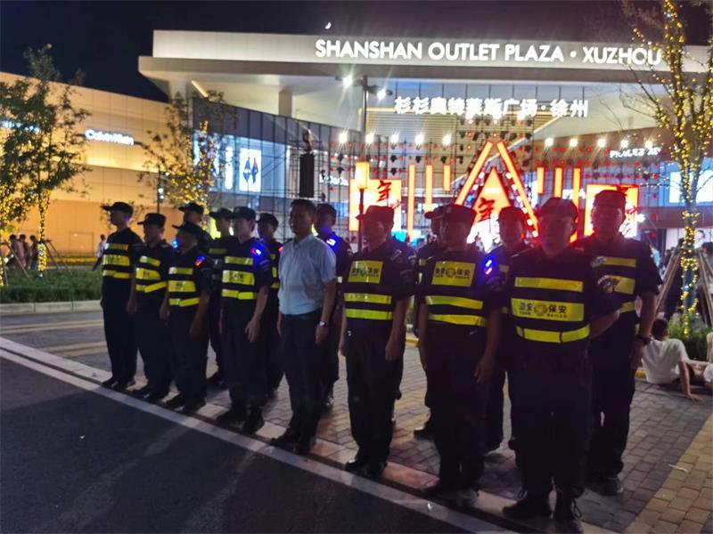 奧萊演唱會(huì)安保人員維持現(xiàn)場秩序